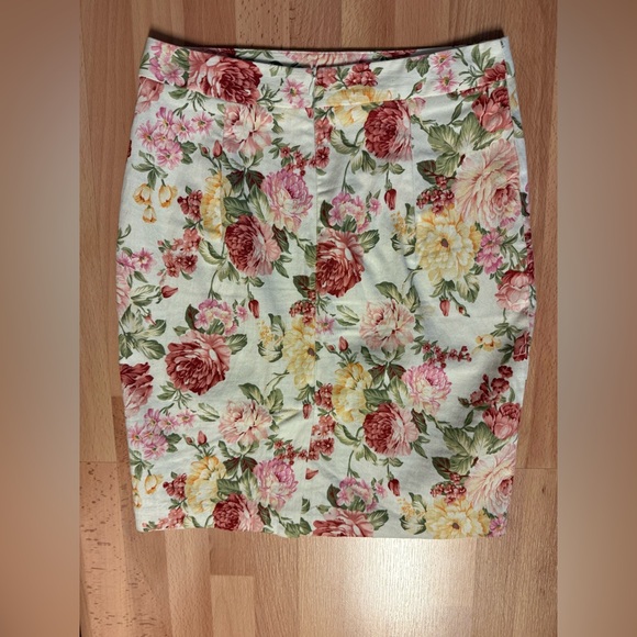 Love Culture floral pencil skirt - Picture 2 of 2